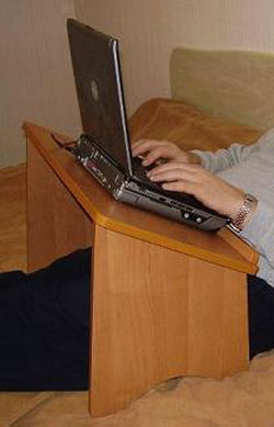 Столик для ноутбука для работы лежа фото 3