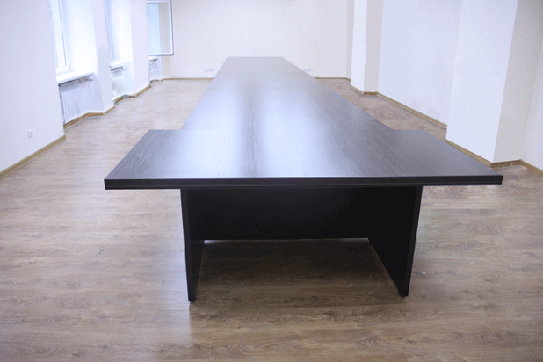 Очень большой стол для переговоров длина 10 м