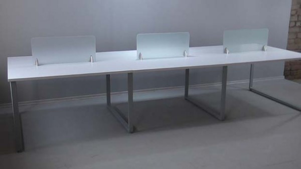 Письменный стол белый на металлических ножках