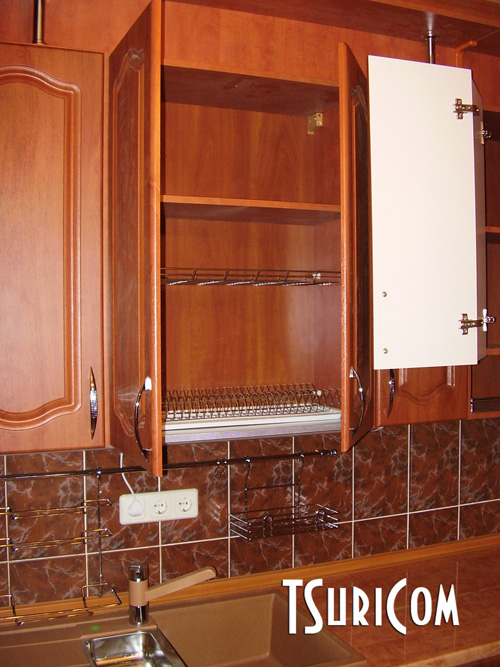 Кухня фото К1: Шкаф с сушкой над кухонной мойкой