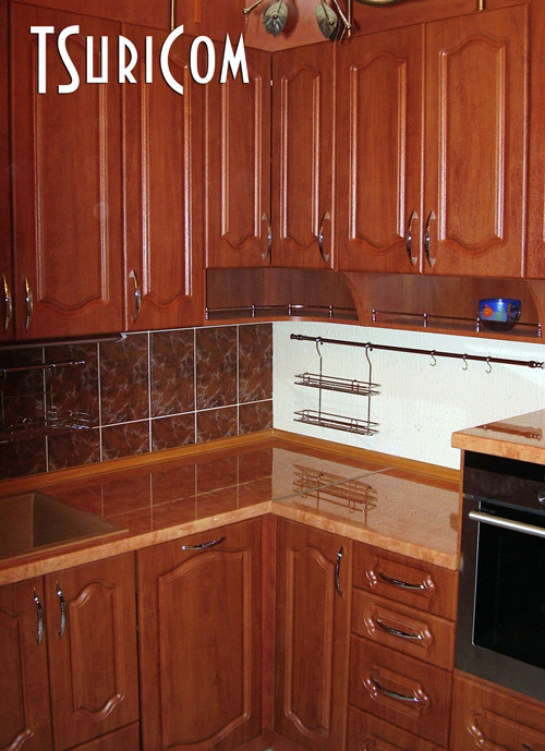Кухня под заказ К1: Угловой кхонный шкаф над встроенной посудомоечной машиной