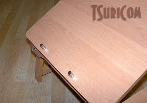 столик для ноутбука с цилиндриками